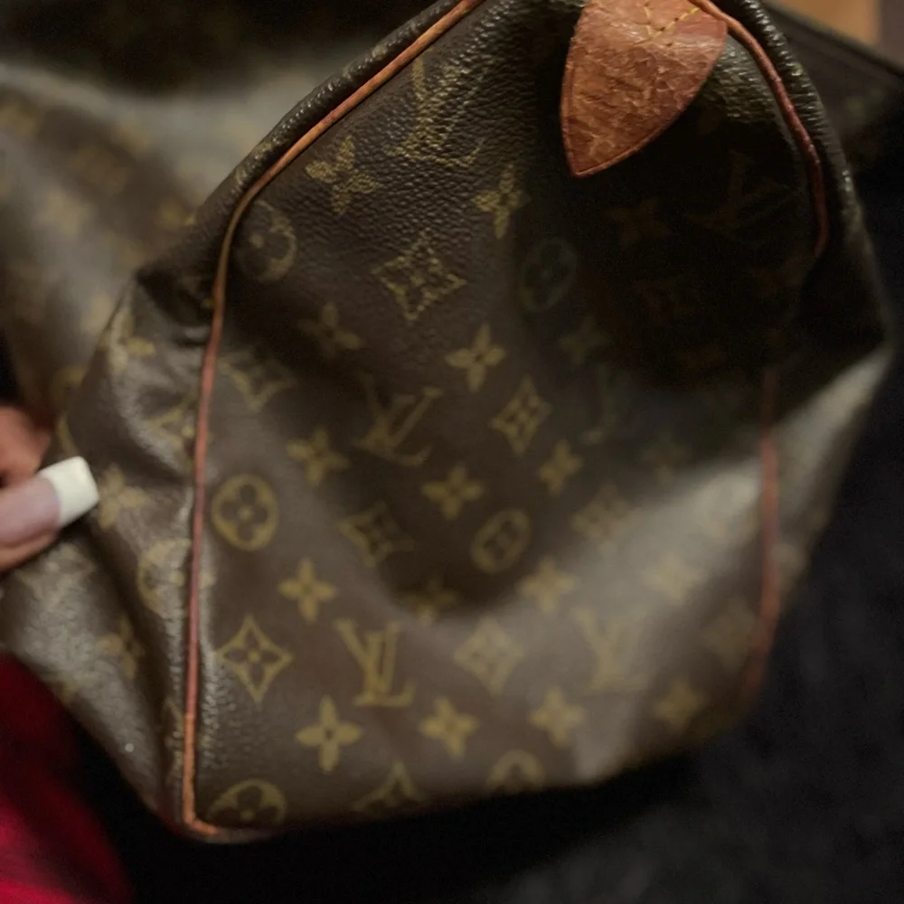 Authentic Louis Vuitton Speedy 40( retired ) my favorite❤️